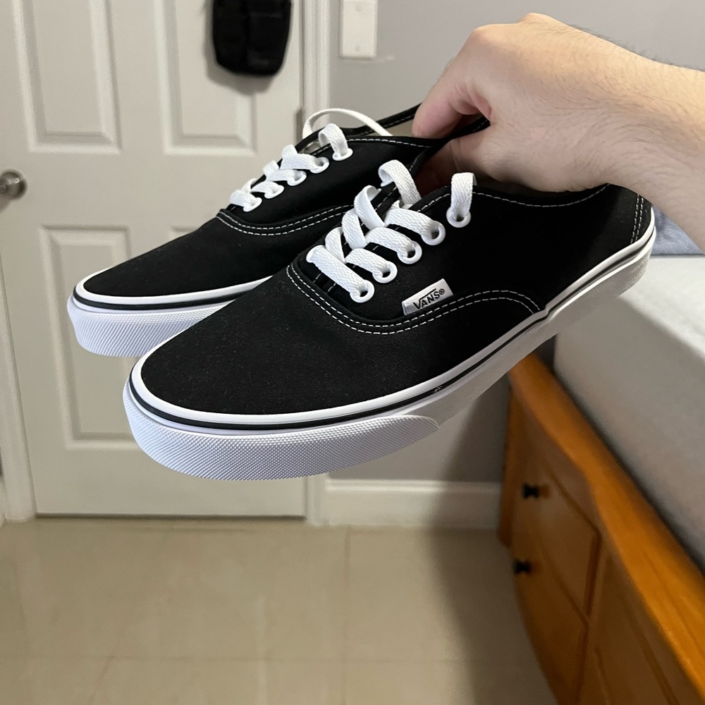 Vans authentic black mens size 8.